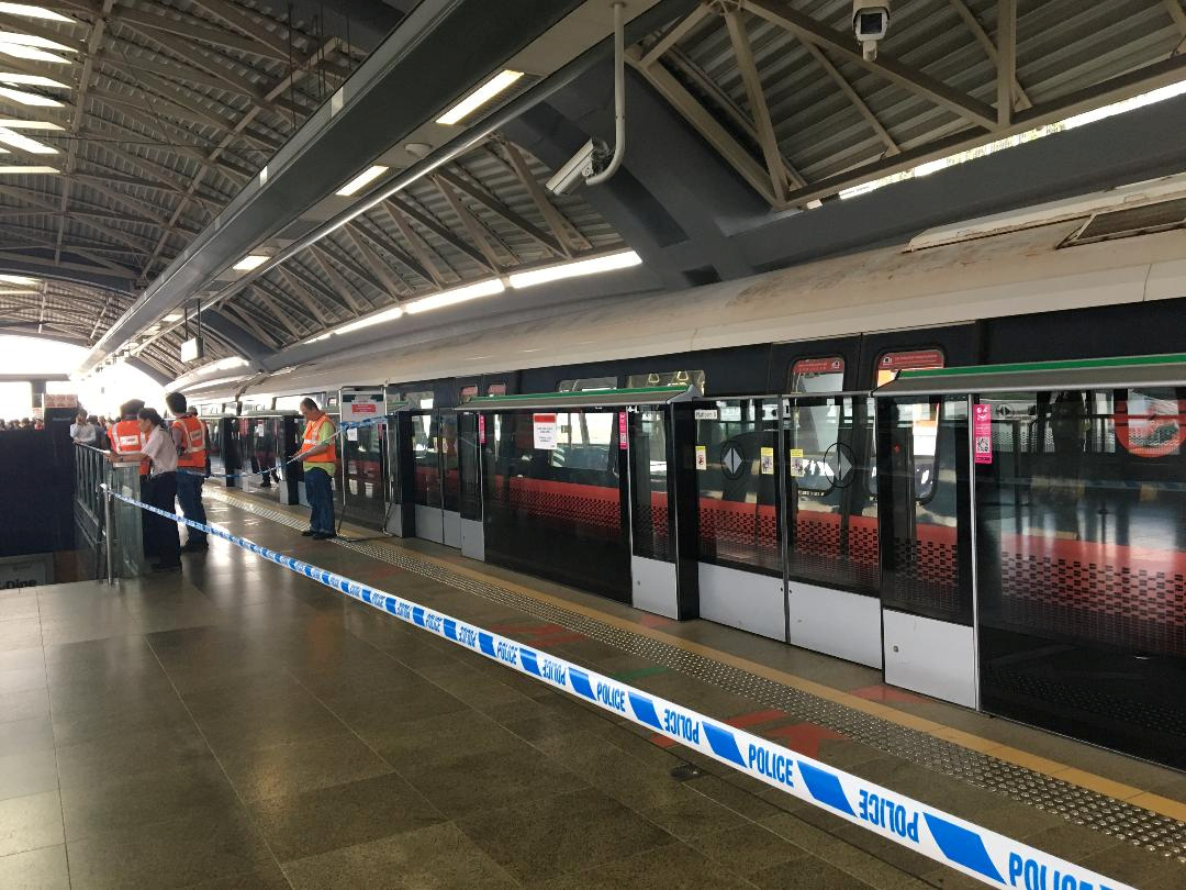 إخلاء رصيف قطار بسنغافورة بعد حادث تصادم