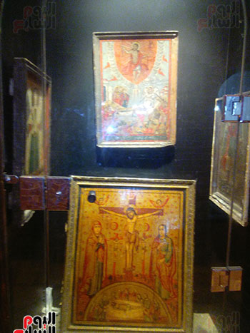 بعض المقتنيات المحتفظ بها بالكنيسة