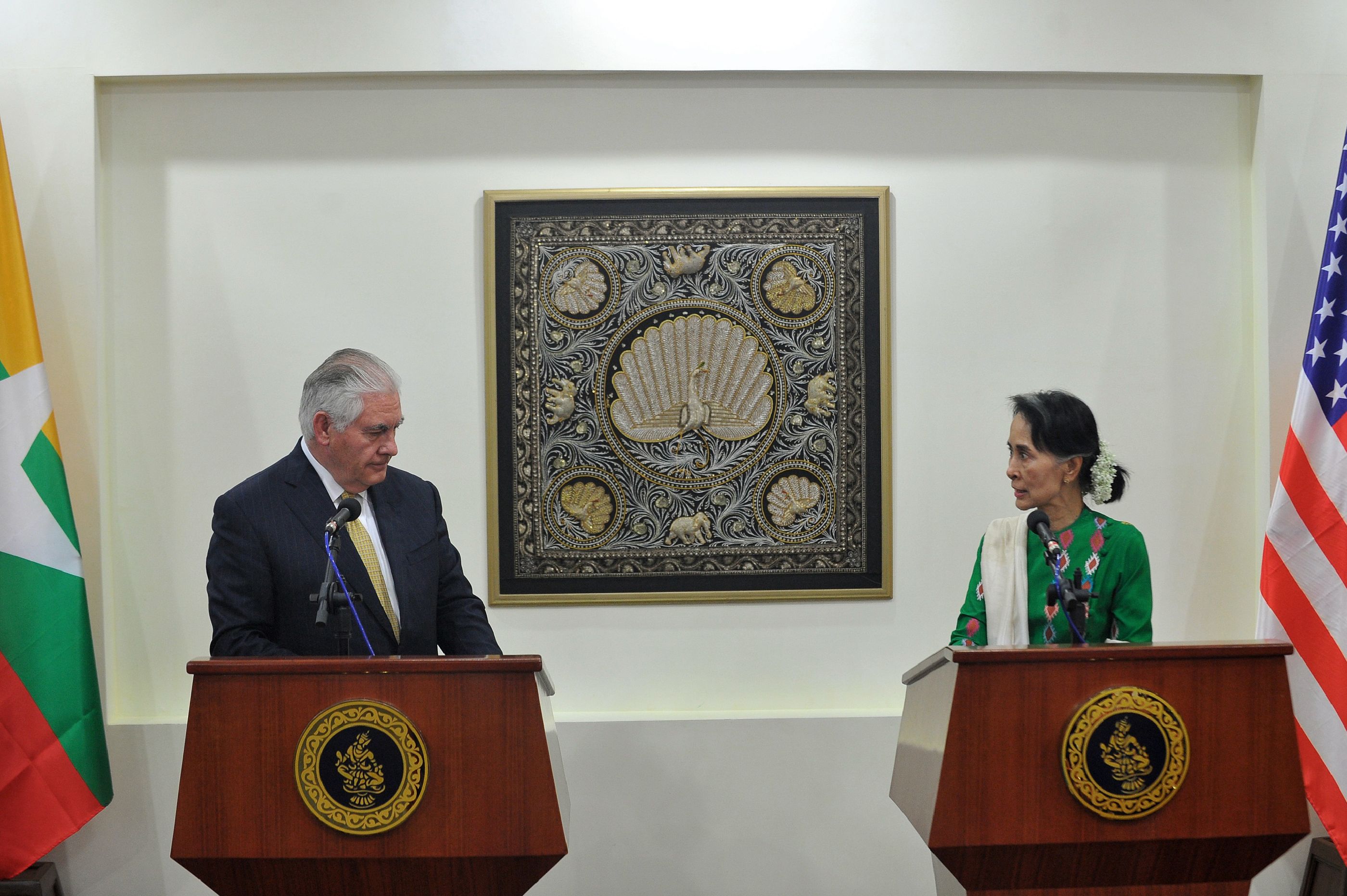 تيلرسون وزعيمة ميانمار (2)