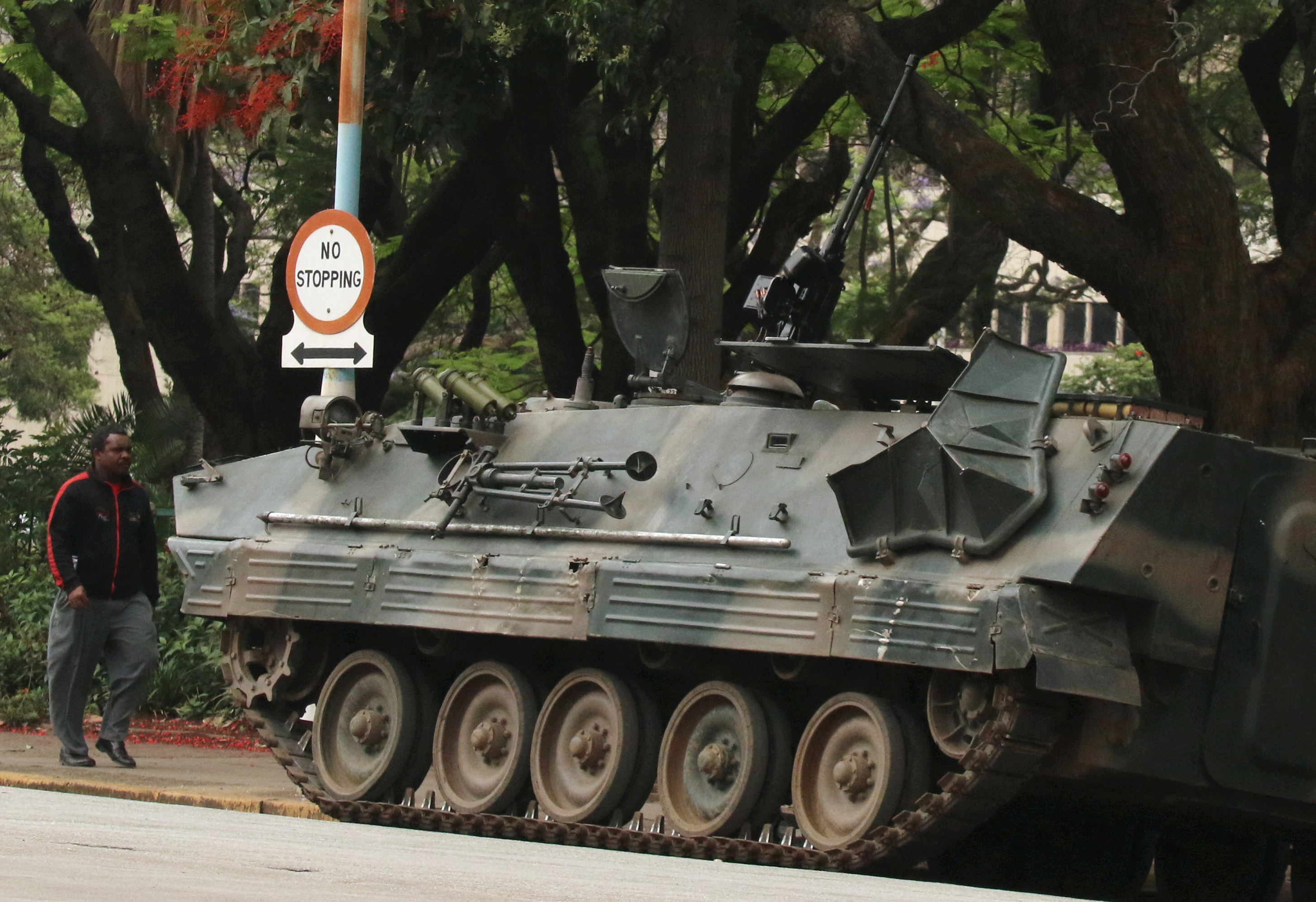 الجيش الزيمبابوى يحاصر البرلمان