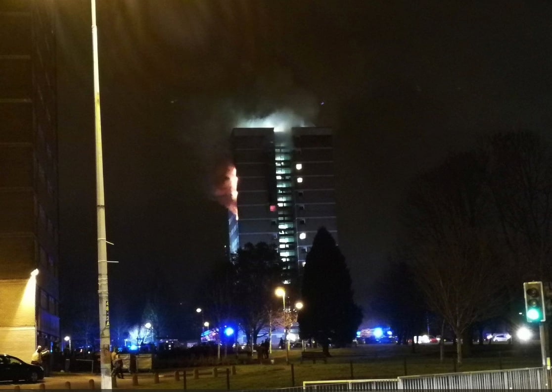 إصابات فى حريق مبنى مكون من 15 طابقا بأيرلندا الشمالية