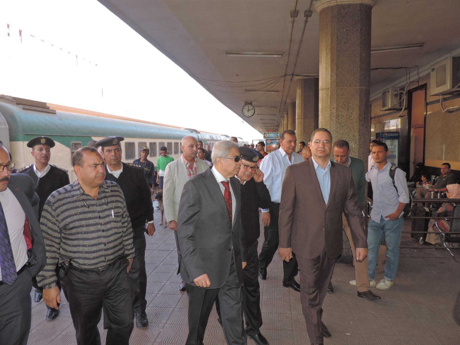مساعد وزير الداخلية يقود جولات مفاجئة فى المترو والسكة الحديد (5)