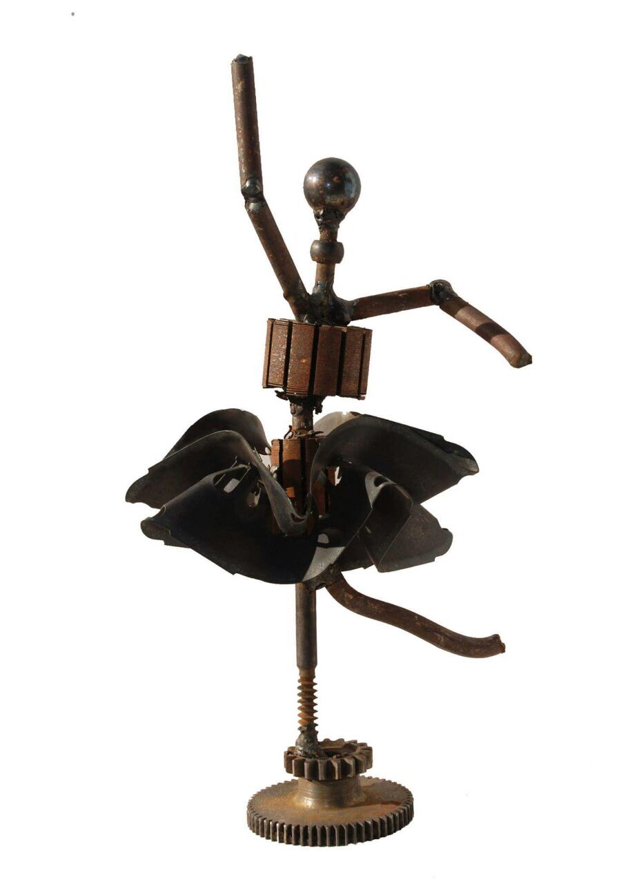 عروس راقص من الخردة