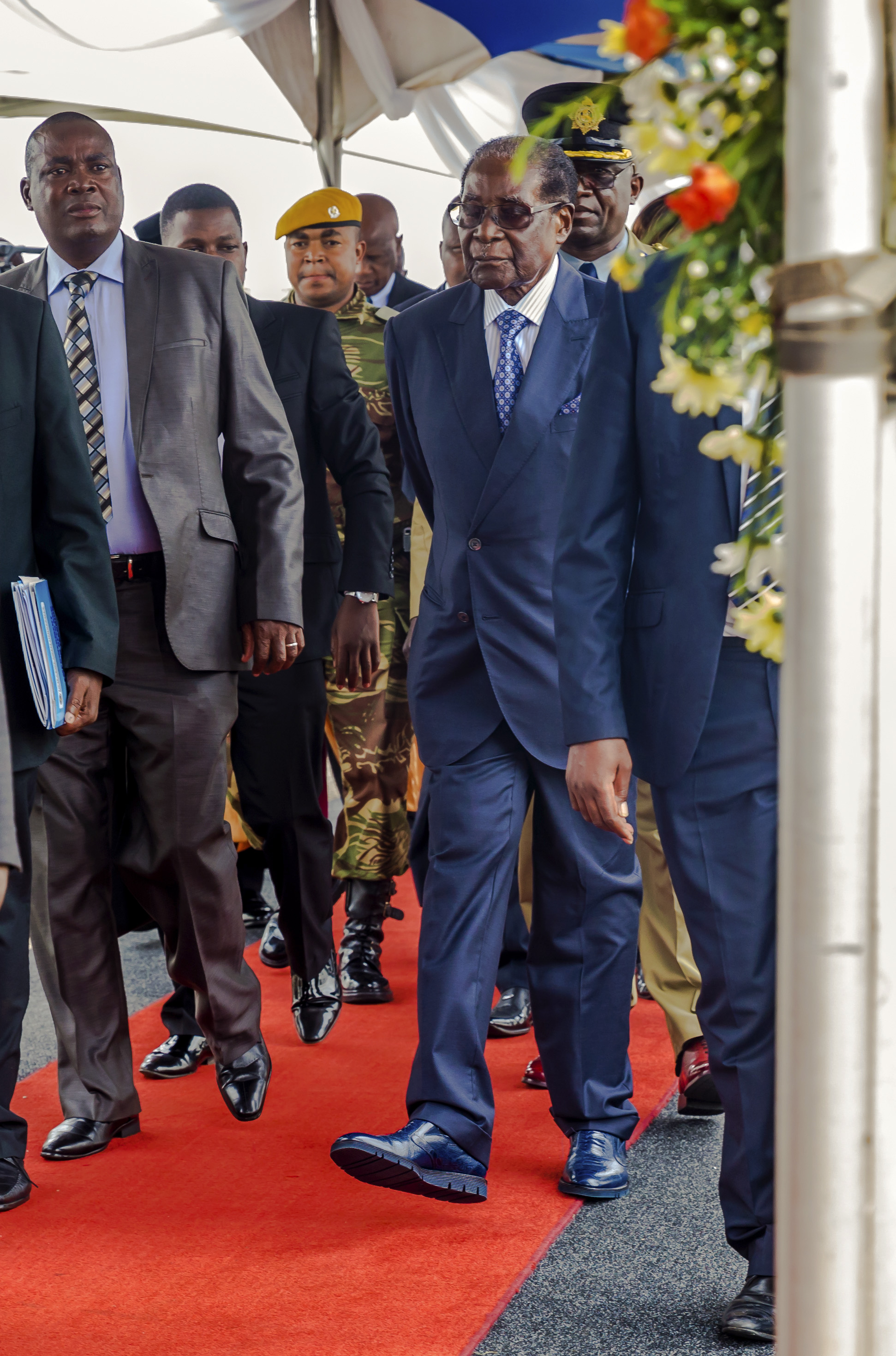 رئيس زيمبابوى فى الحرم الجامعى وسط حراسة مشددة
