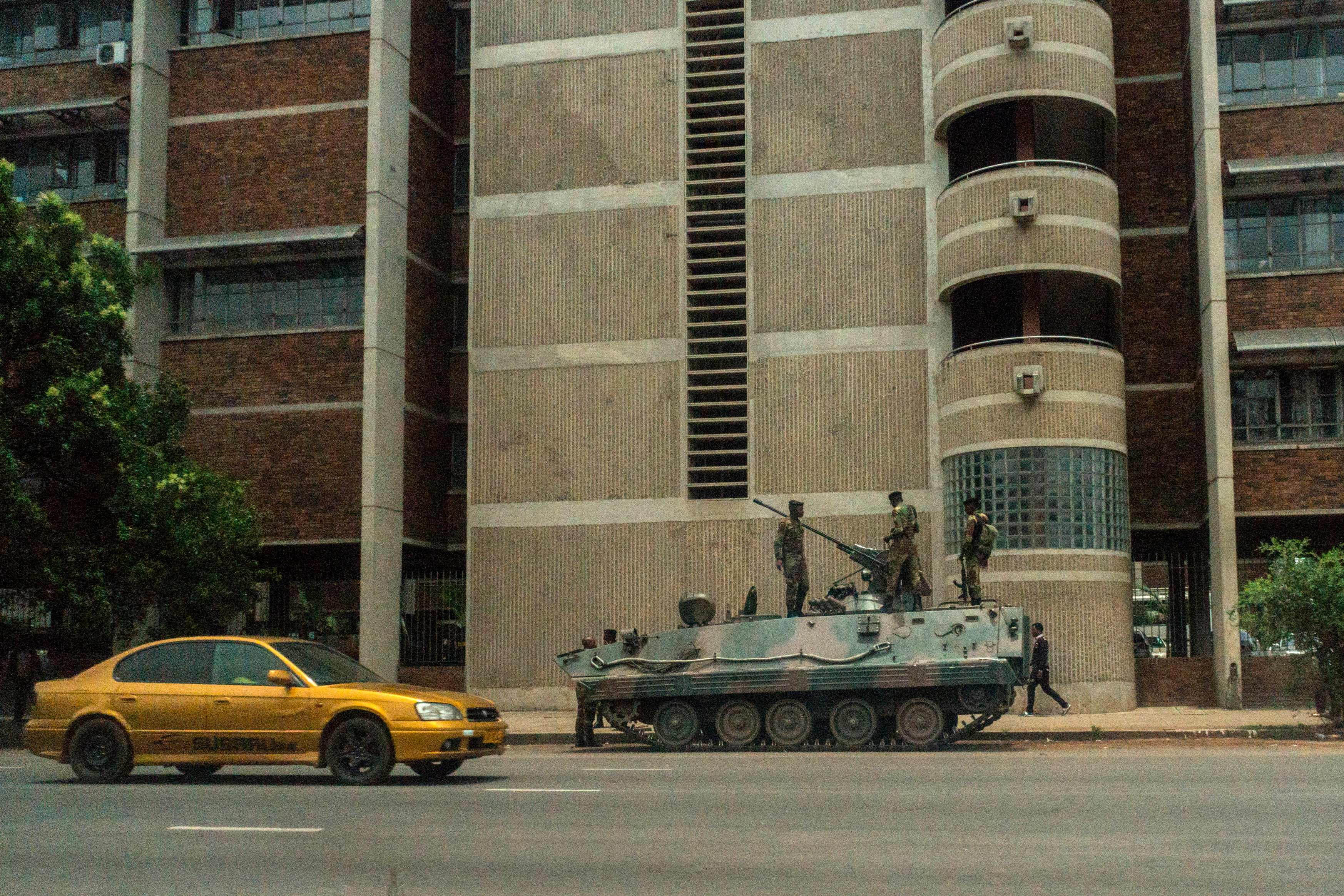 قوات الجيش تنتشر فى شوارع زيمبابوى