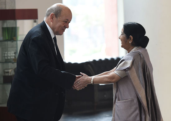وزير خارجية فرنسا يلتقى نظيرته الهندية للتحضير لزيارة ماكرون