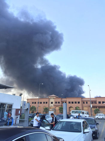 صور.. حريق ضخم بمصنع هايبتات للأثاث بالعبور (5)