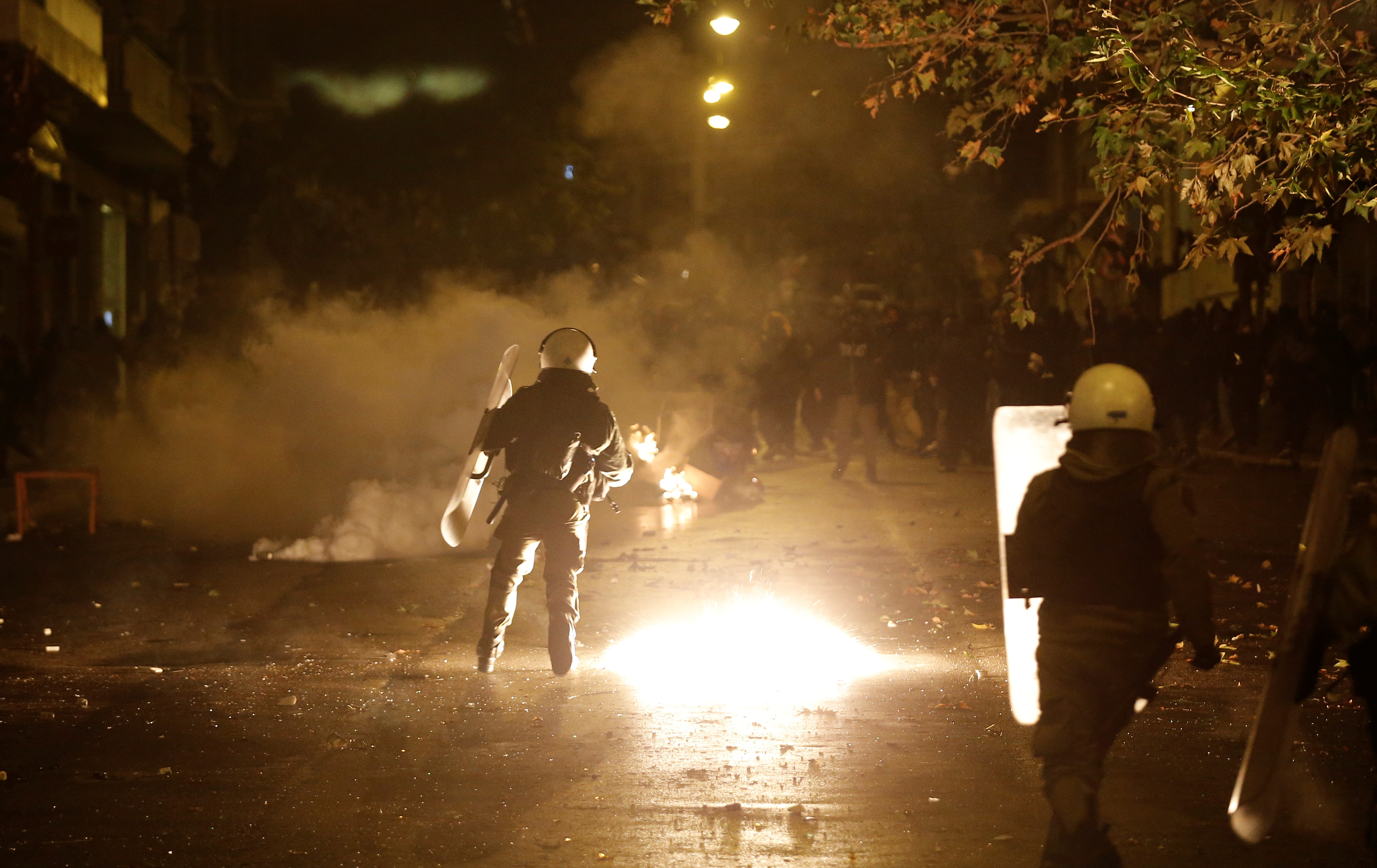 جانب من أعمال العنف باليونان
