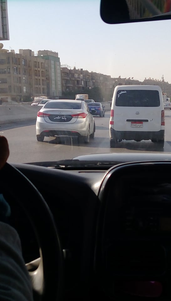 سيارة بدون لوحات معدنية تحمل "باشا مصر"