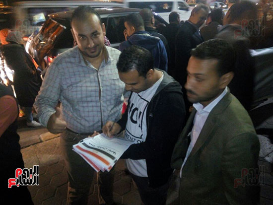 صور.. مستقبل وطن بالإسكندرية ينظم وقفة تأييد للرئيس أمام سان ستيفانو (1)