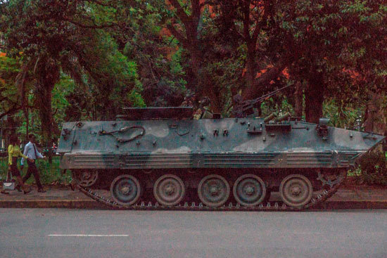 جيش زيمبابوى يسيطر على الشارع
