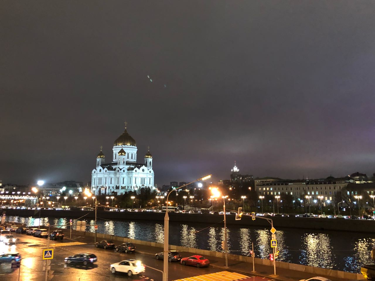 كاتدرائية المسيح المخلص على نهر موسكو