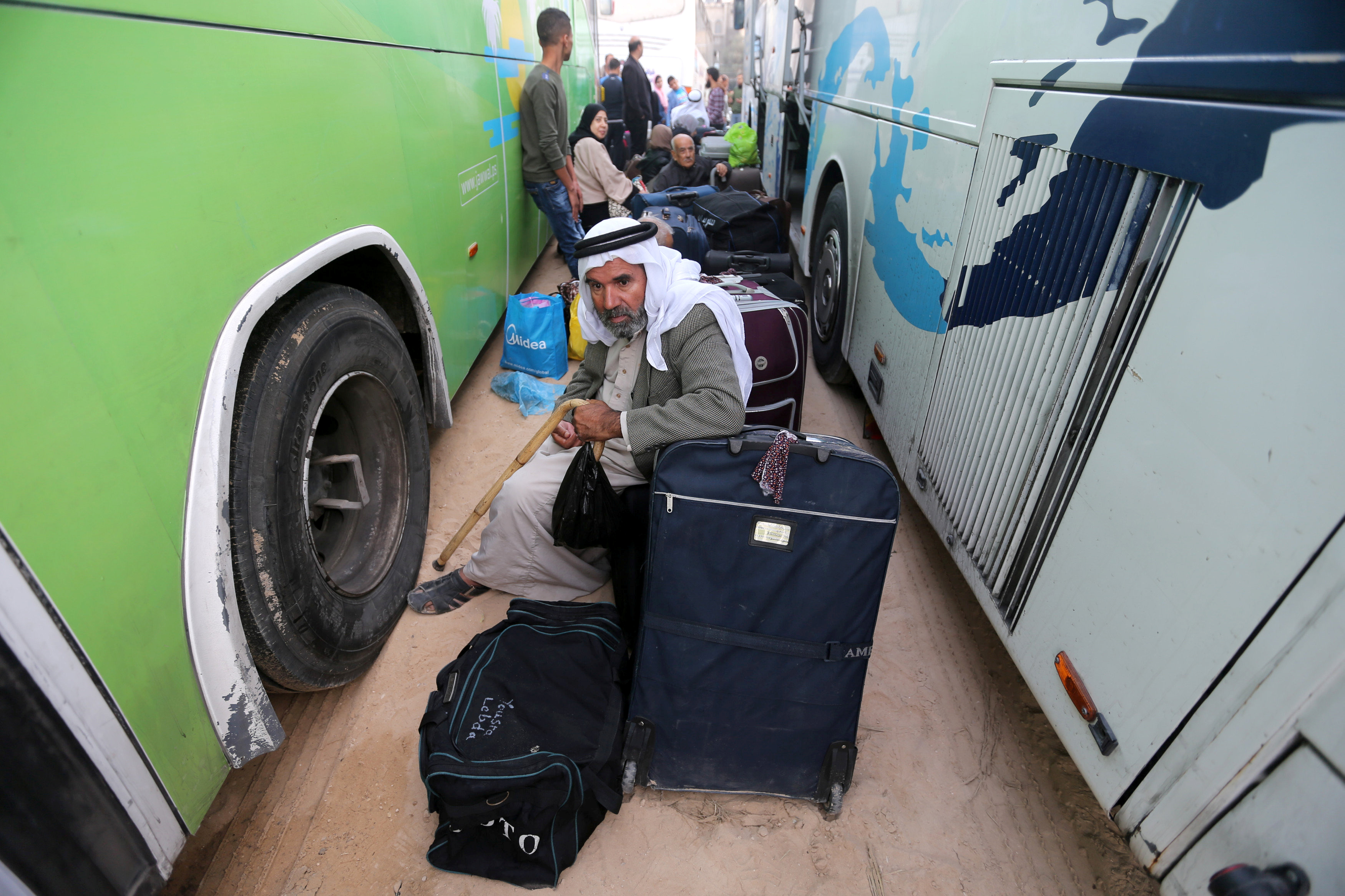صور فتح معبر رفح أمام حركة عبور المسافرين بين قطاع غزة ومصر (3)