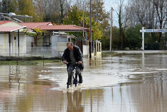 فيضانات اليونان (4)
