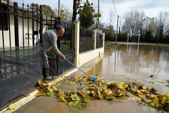 فيضانات اليونان (7)