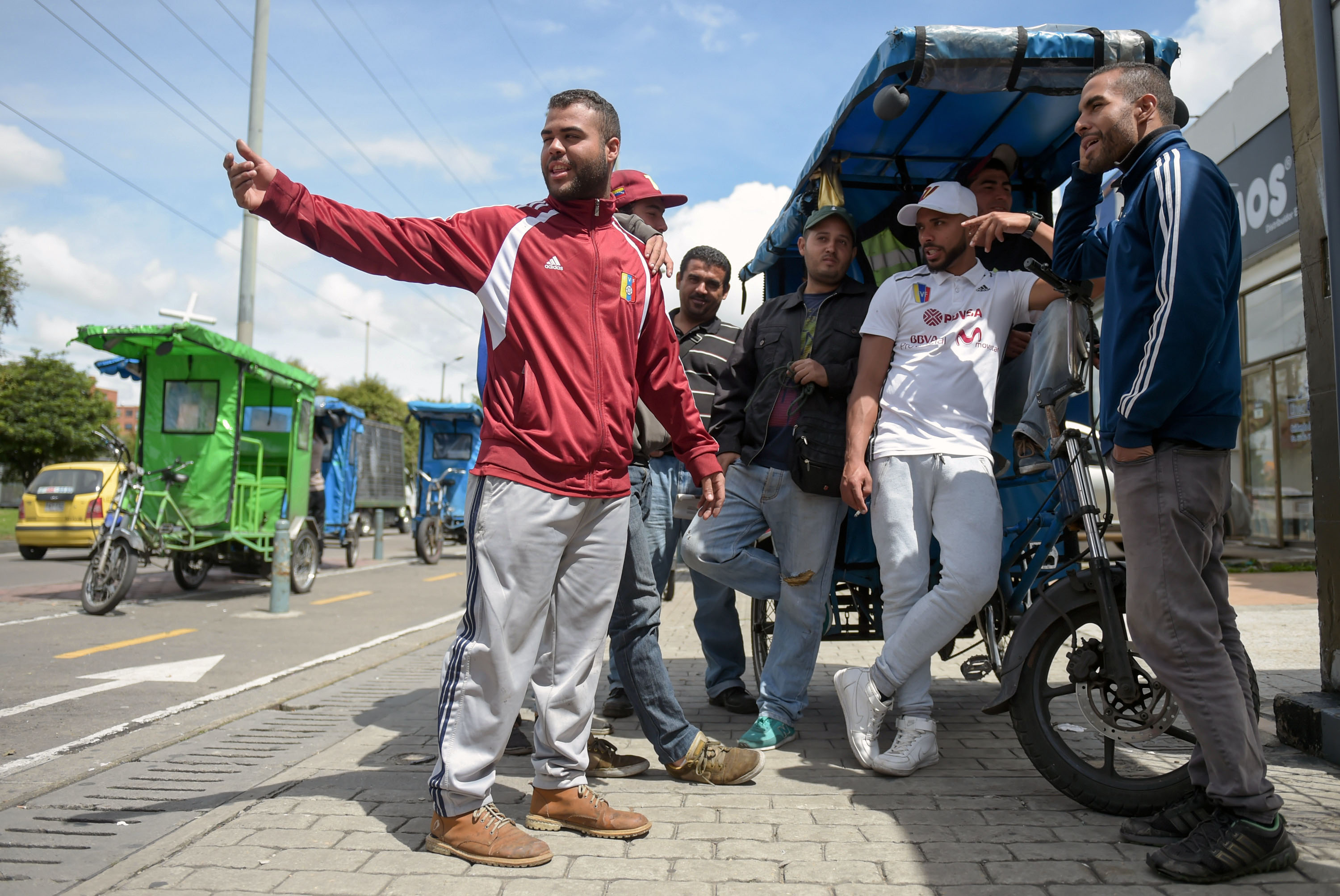 شباب فنزويلا يهربون من أزمات وطنهم الطاحنة إلى كولومبيا