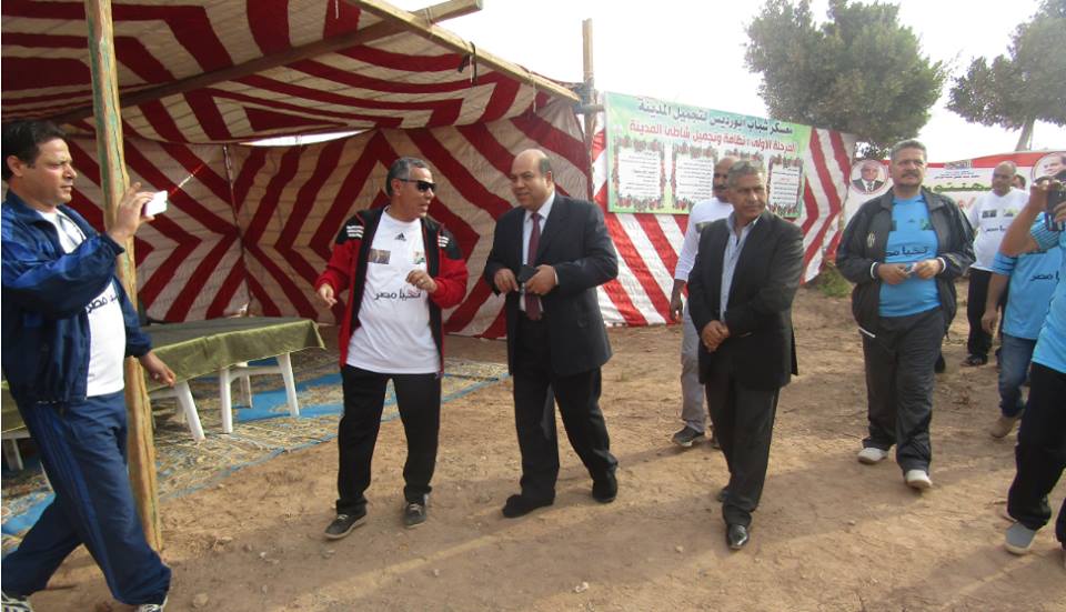 سكرتير جنوب سيناء يشارك فاعليات معسكر تجميل مدينة أبورديس (3)