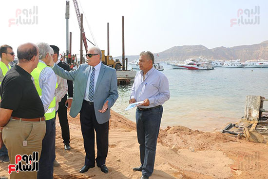 محافظ جنوب سيناء يتفقد ميناء شرم الشيخ البحرى