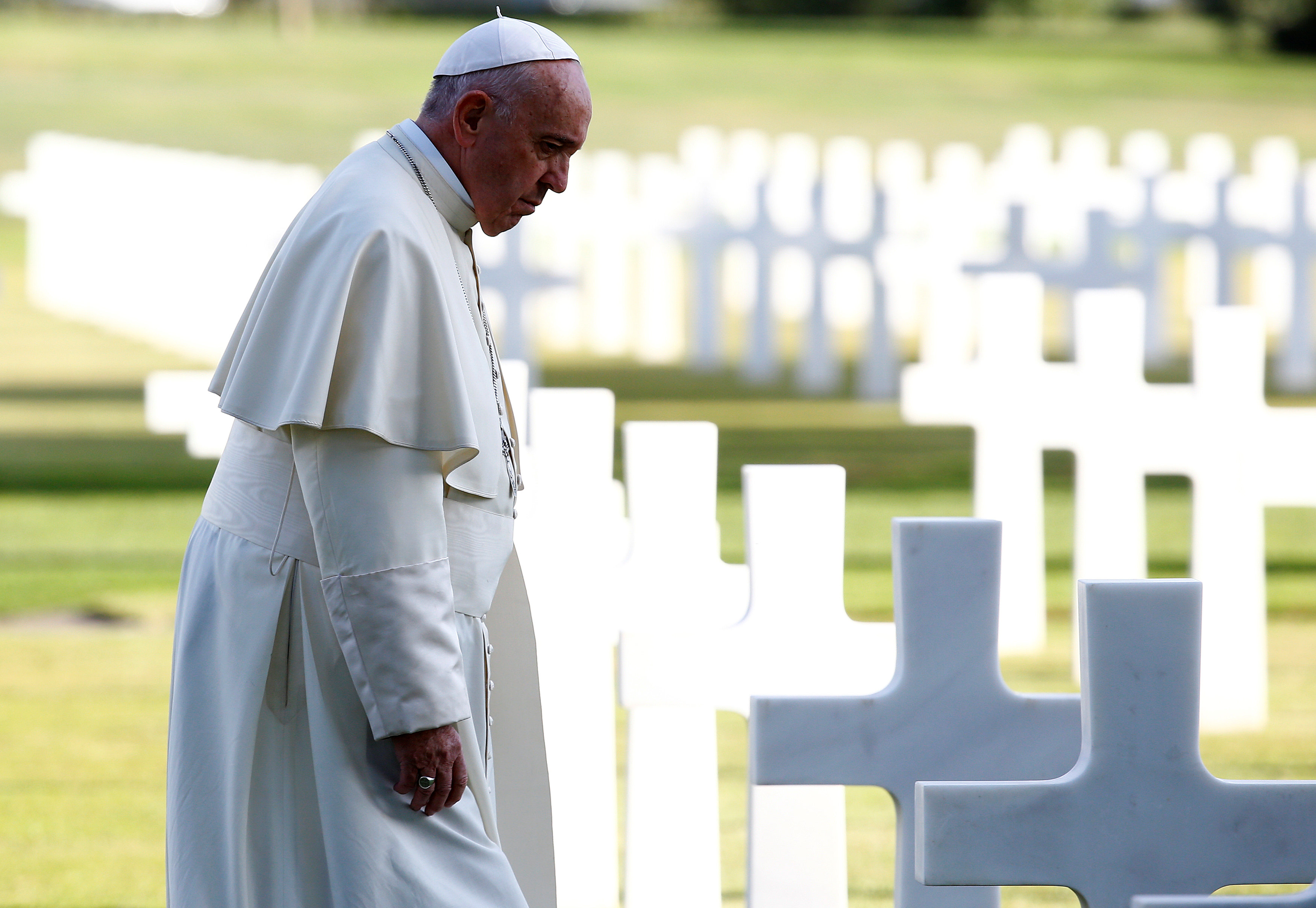 جانب من وصول البابا فرنسيس للمقابر