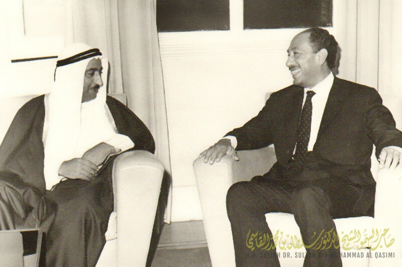 الشيخ سلطان بن محمد القاسمى مع الرئيس الراحل السادات