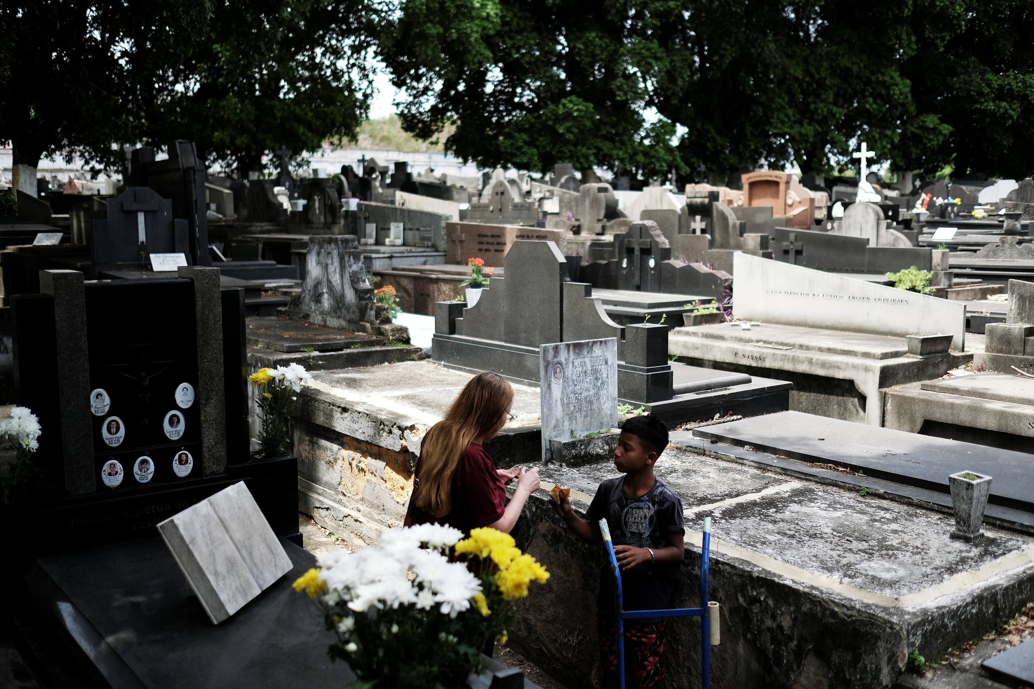 زيارة المقابر فى البرازيل