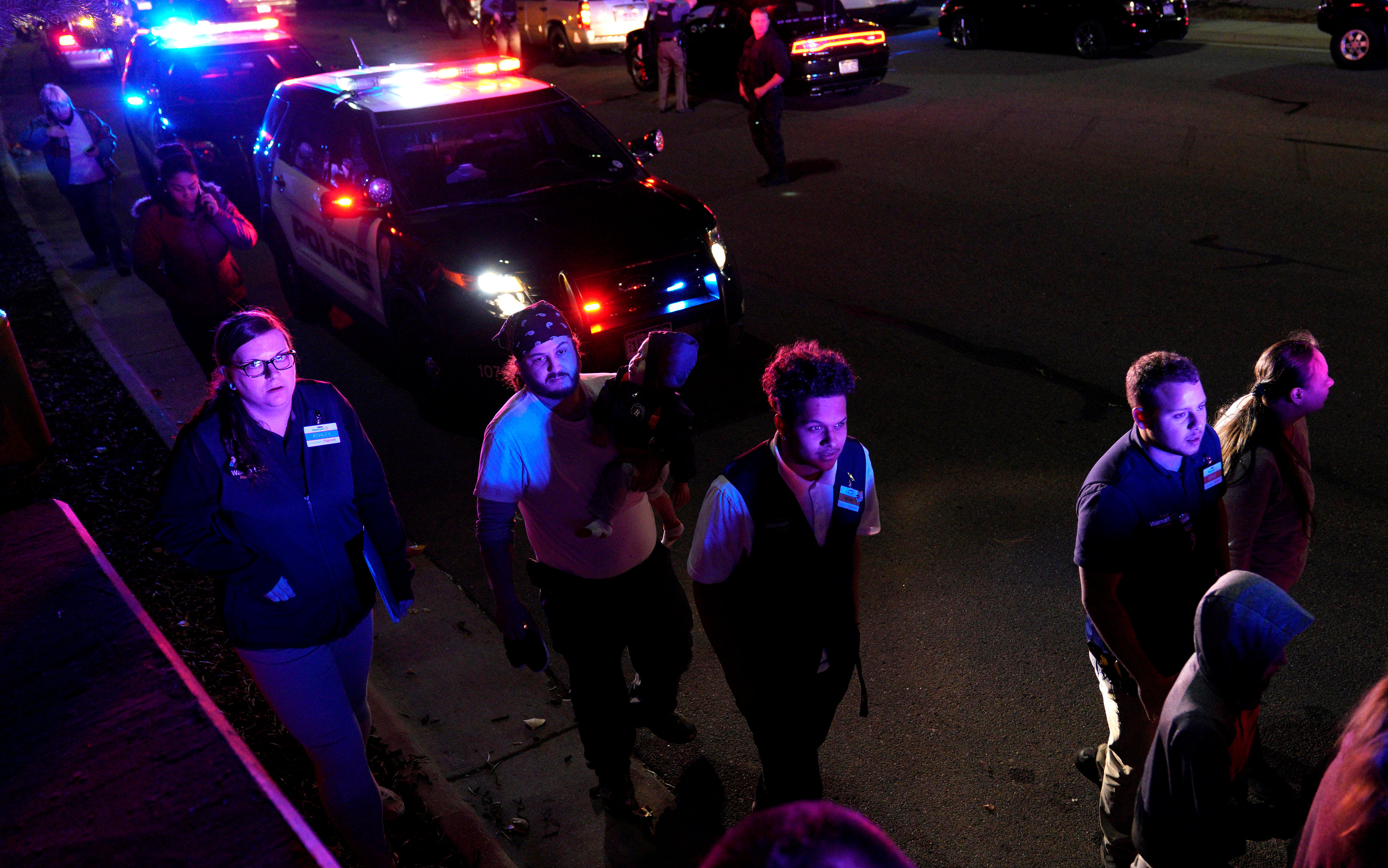 جانب من حادث إطلاق النار داخل متجر بولاية كولورادو الأمريكية