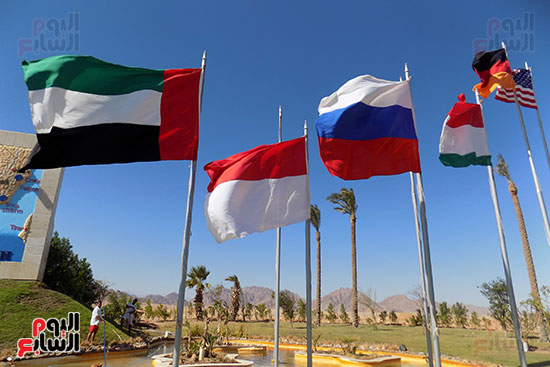  أعلام الدول المشاركة بالمنتدى فى الميادين بشرم الشيخ