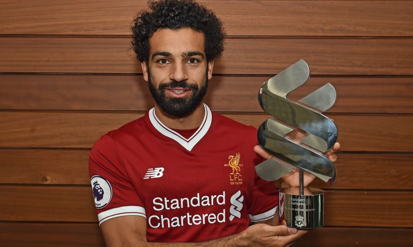 محمد صلاح يحمل جائزة أفضل لاعب فى الشهر