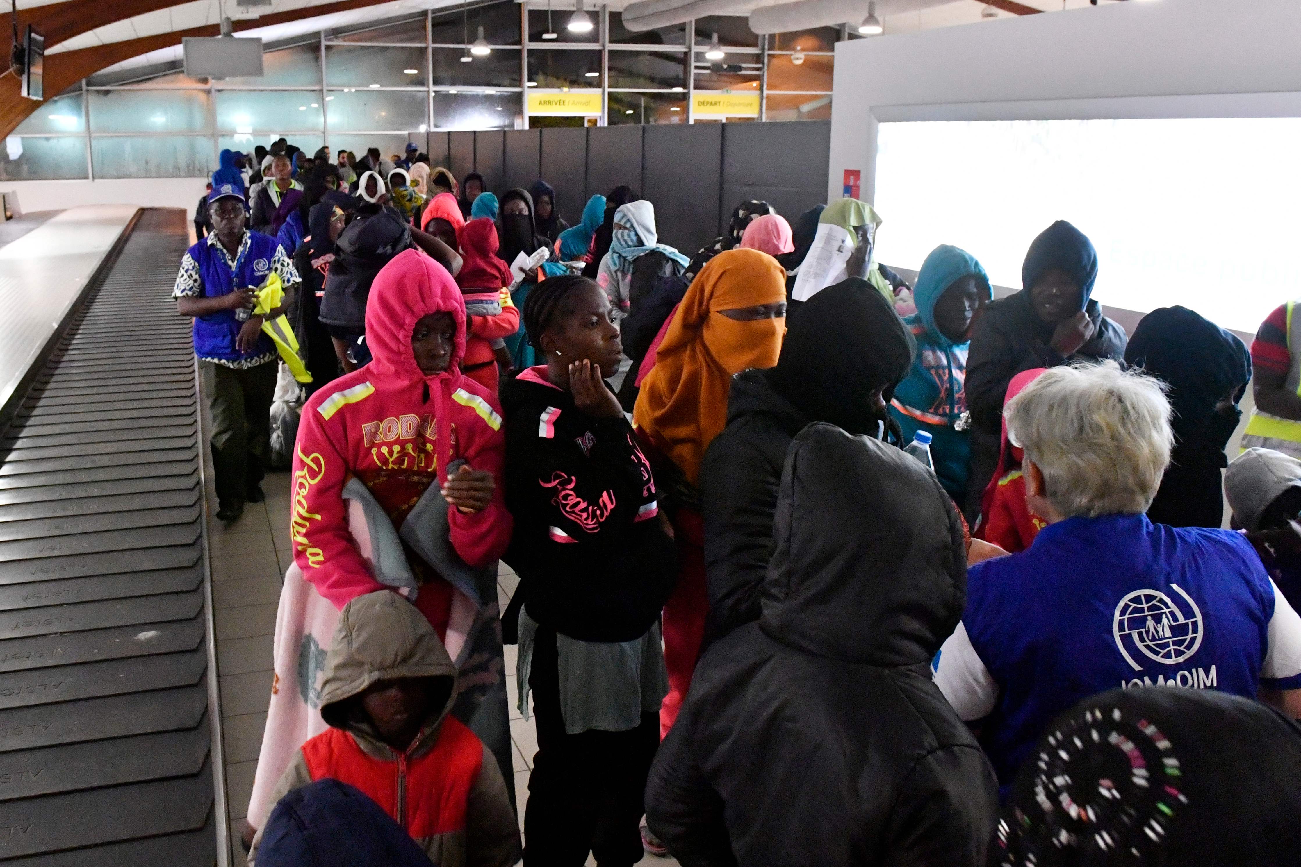 إعادة 155 مهاجرا يتحدرون من ساحل العاج  جوا من ليبيا إلى بلادهم