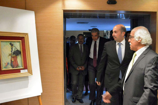 صور سفير البحرين يفتتح معرض بقايا للفنان فاروق مصطفى (2)