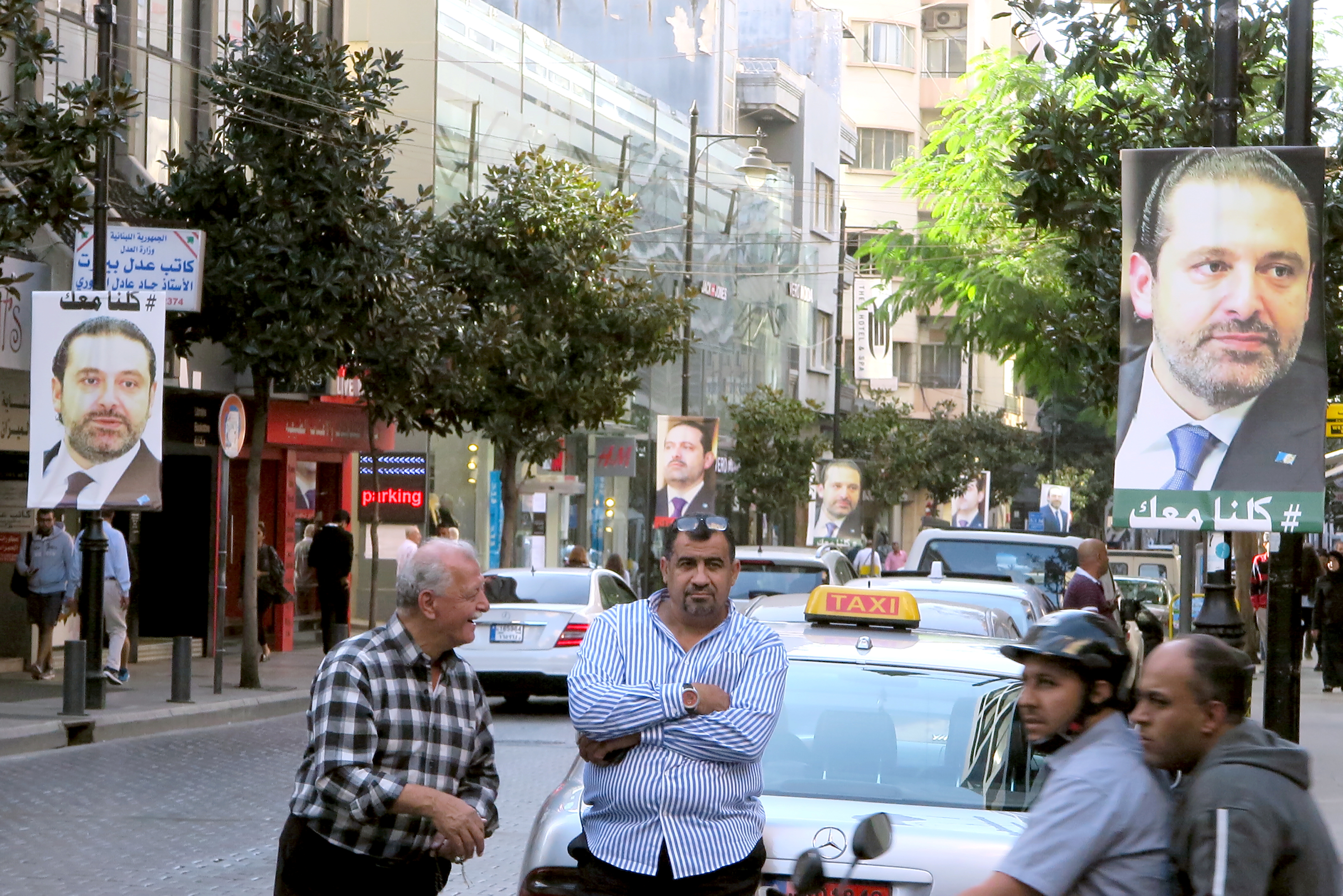 صور الحريرى على جانب أحد شوارع بيروت