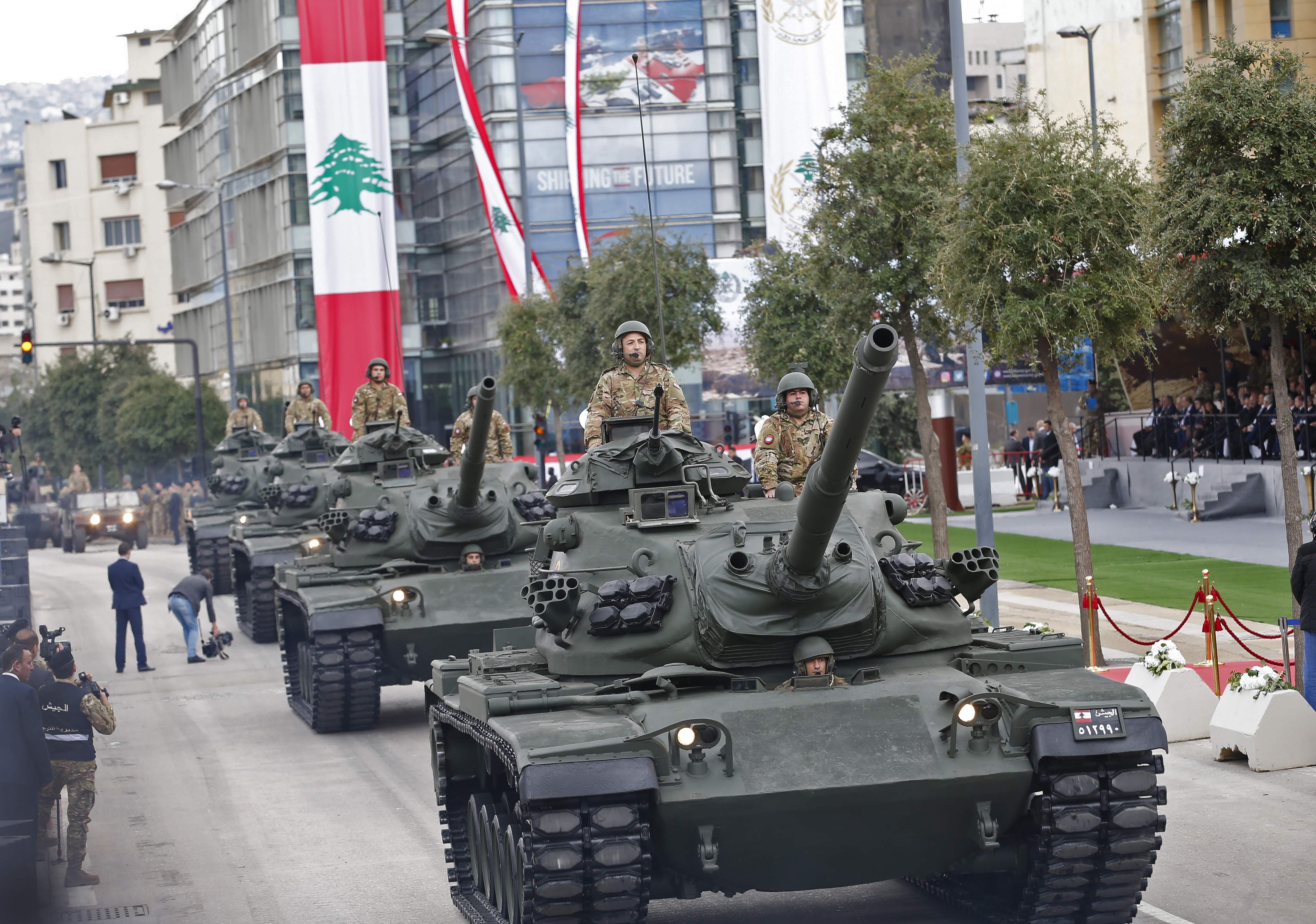 آليات عسكرية لبنانية تشارك فى العرض العسكرى