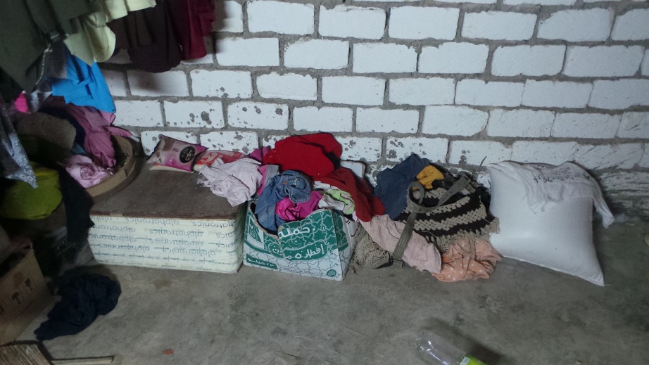 أسرة فقيرة تنام بالعراء فى عز الشتاء (5)