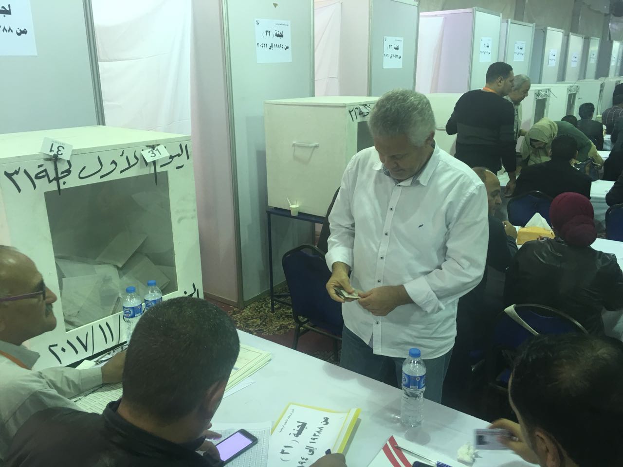 محمد حلمى يدلى بصوته فى انتخابات الزمالك