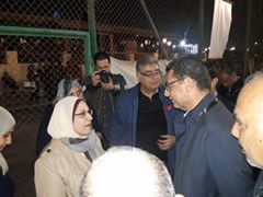محمود طاهر يتحدث لإحدي عضوات مدينة نصر