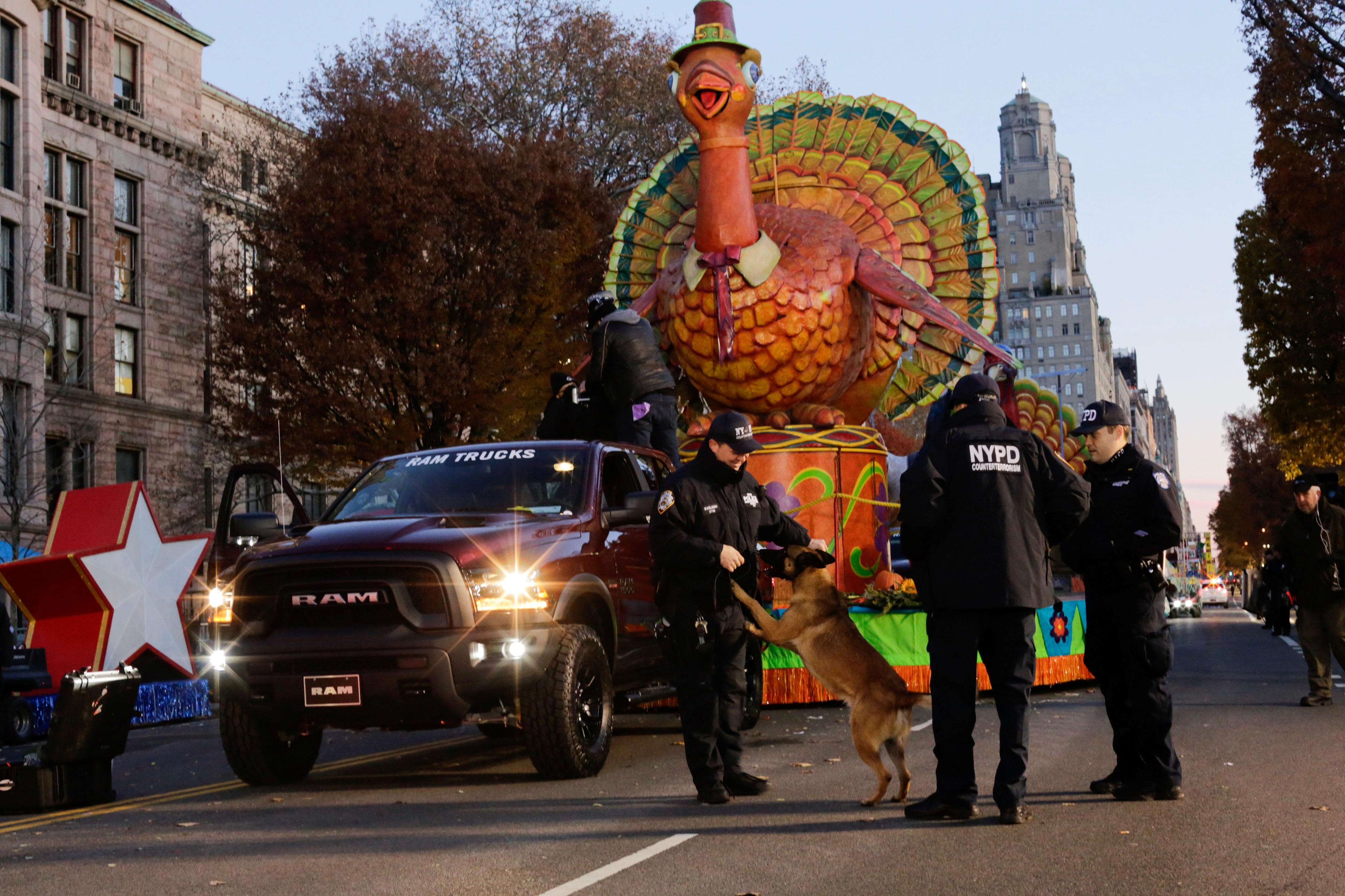 الشرطة الأمريكية تكثف من تواجدها  قبل انطلاق احتفالات عيد الشكر