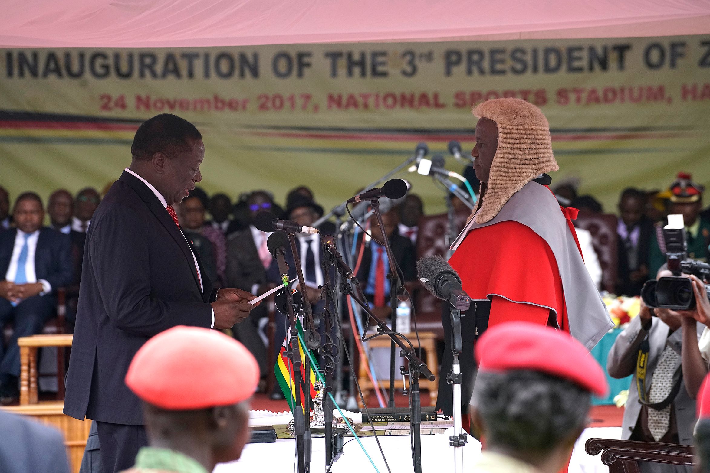 إيمرسون منانجوا الرئيس الزيمبابوى الجديد 