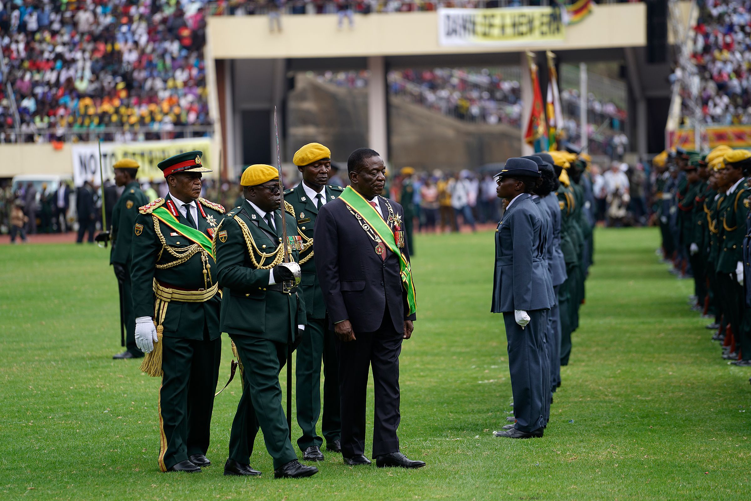 منانجاجوا يؤدى اليمين رئيسا لزيمبابوى