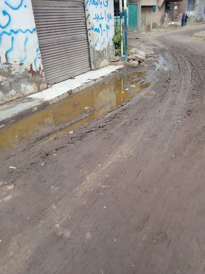 مياه المجارى فى شوارع القرية (2)