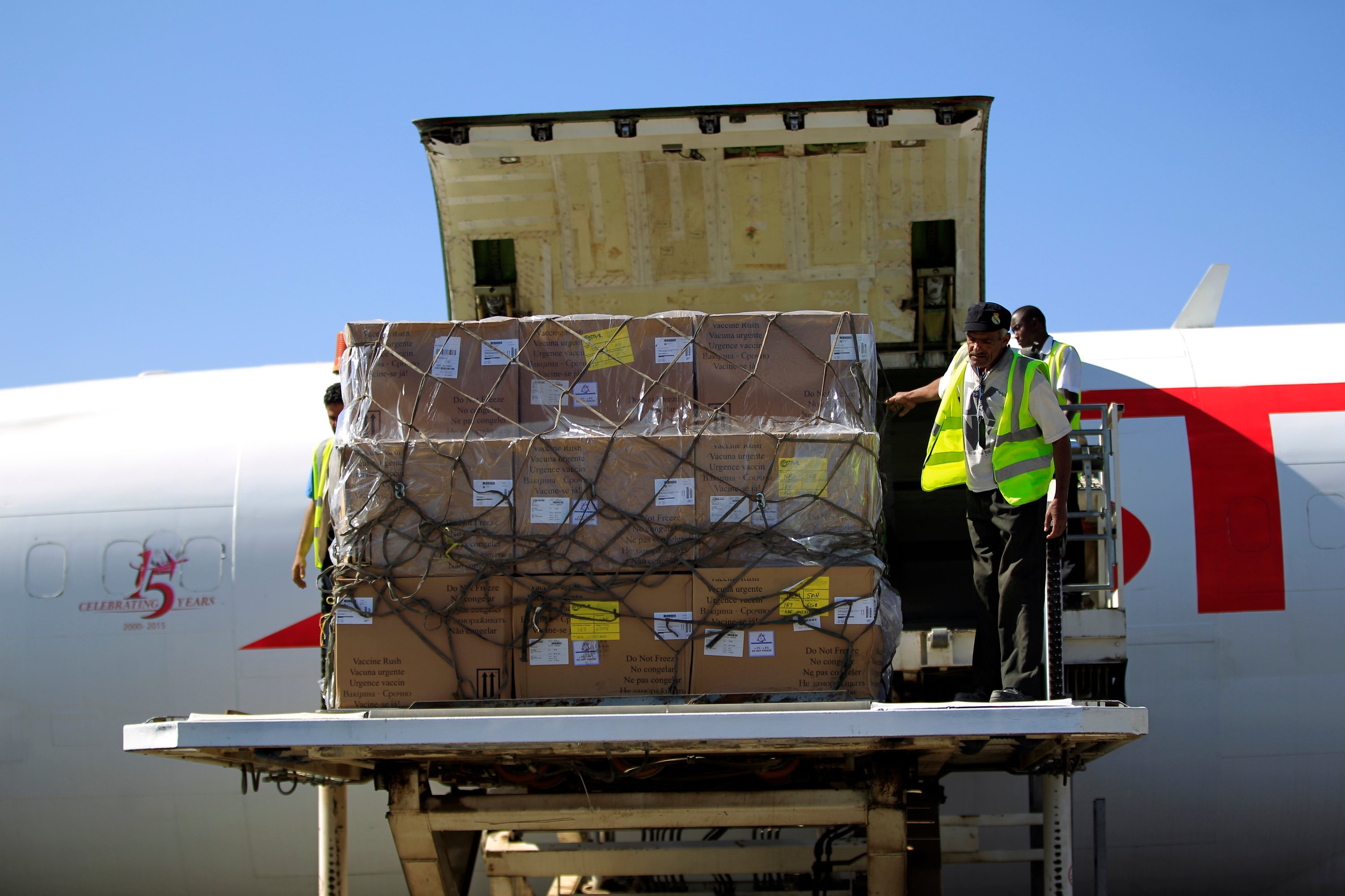 وصول طائرة مساعدات إنسانية إلى صنعاء