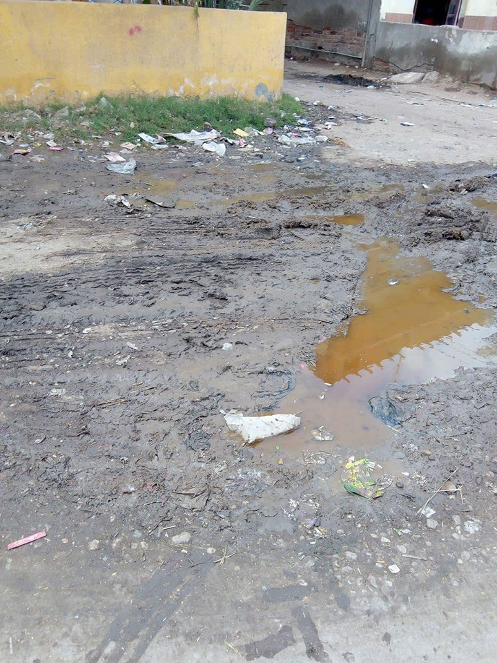 مياه المجارى فى شوارع القرية (3)