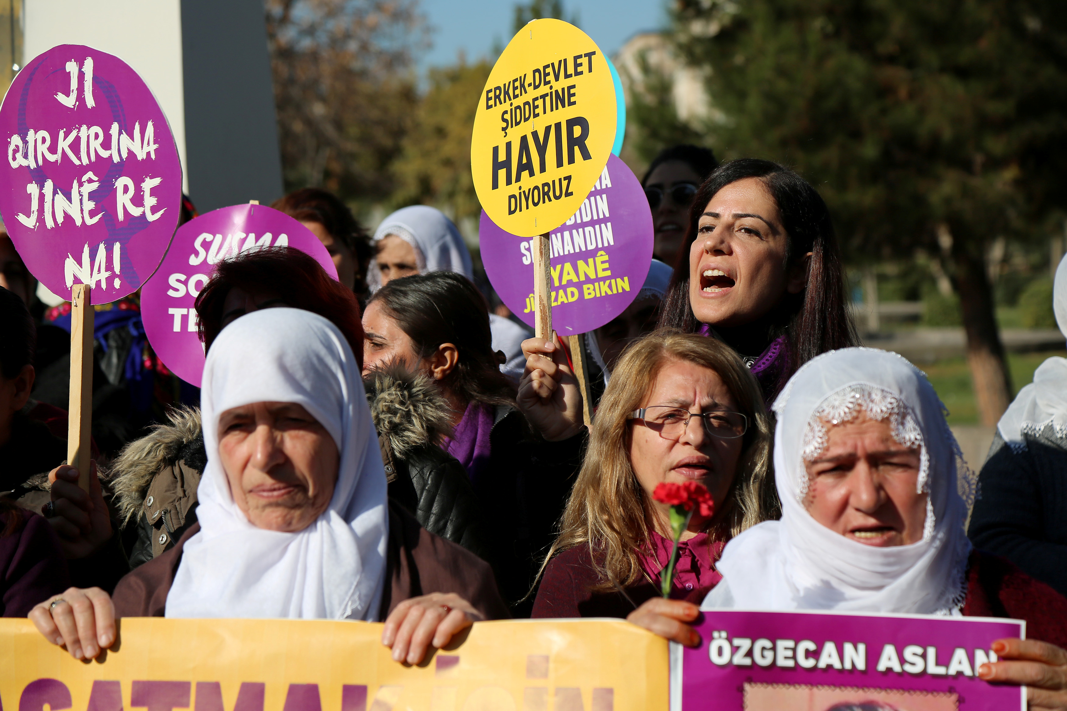 مظاهرات نسائية فى تركيا لمنهضة العنف ضد المرأة