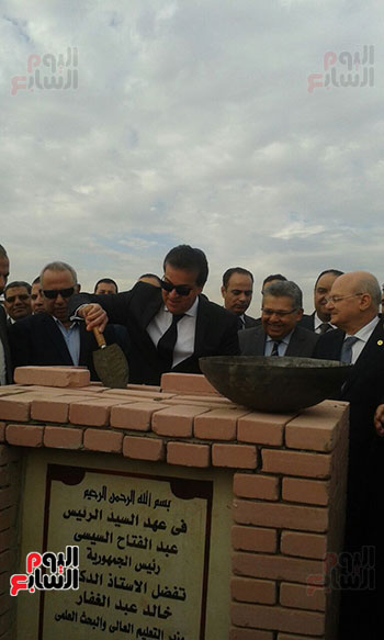 صور الوزراء والمحافظون يقفون دقيقة حداد على شهداء سيناء (21)