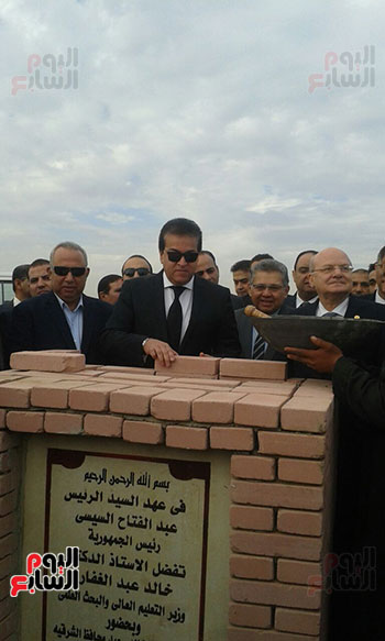 صور الوزراء والمحافظون يقفون دقيقة حداد على شهداء سيناء (18)