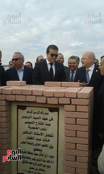 صور الوزراء والمحافظون يقفون دقيقة حداد على شهداء سيناء (24)