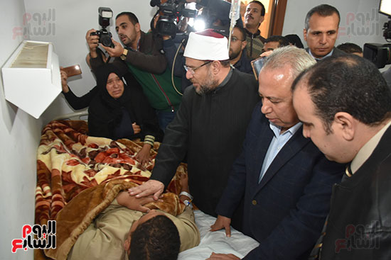 صور الوزراء والمحافظون يقفون دقيقة حداد على شهداء سيناء (6)