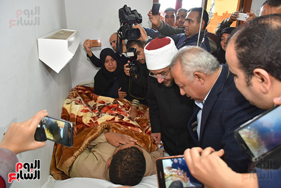 صور الوزراء والمحافظون يقفون دقيقة حداد على شهداء سيناء (12)