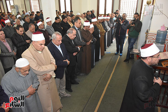 صور الوزراء والمحافظون يقفون دقيقة حداد على شهداء سيناء (11)