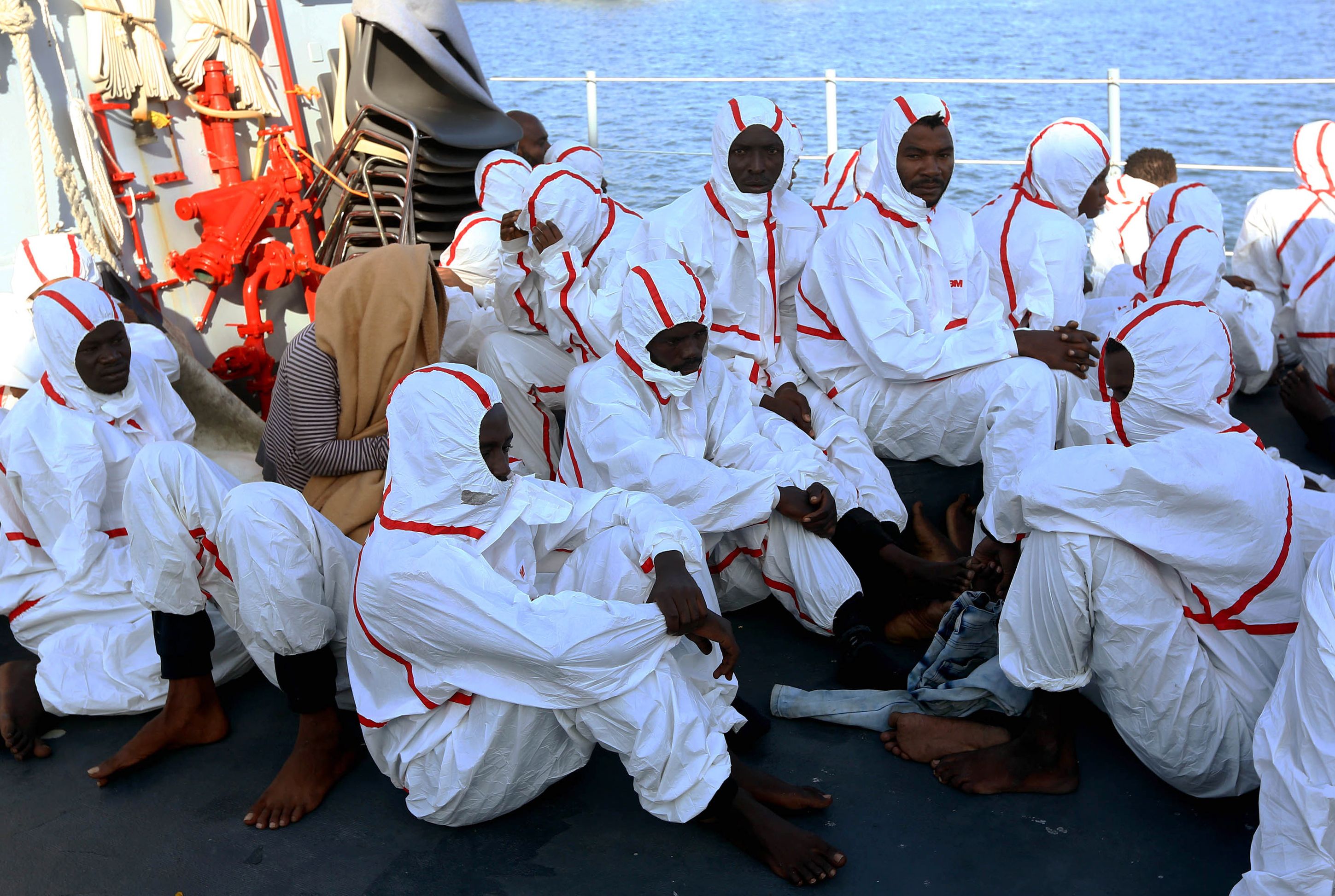 إنقاذ مهاجرين قبالة السواحل الليبية