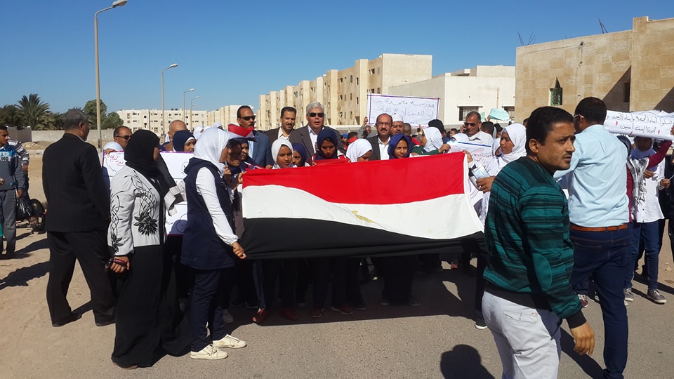 مسيرة لطلاب مدارس قرية الجبيل تضامنا مع شهداء الروضة (1)
